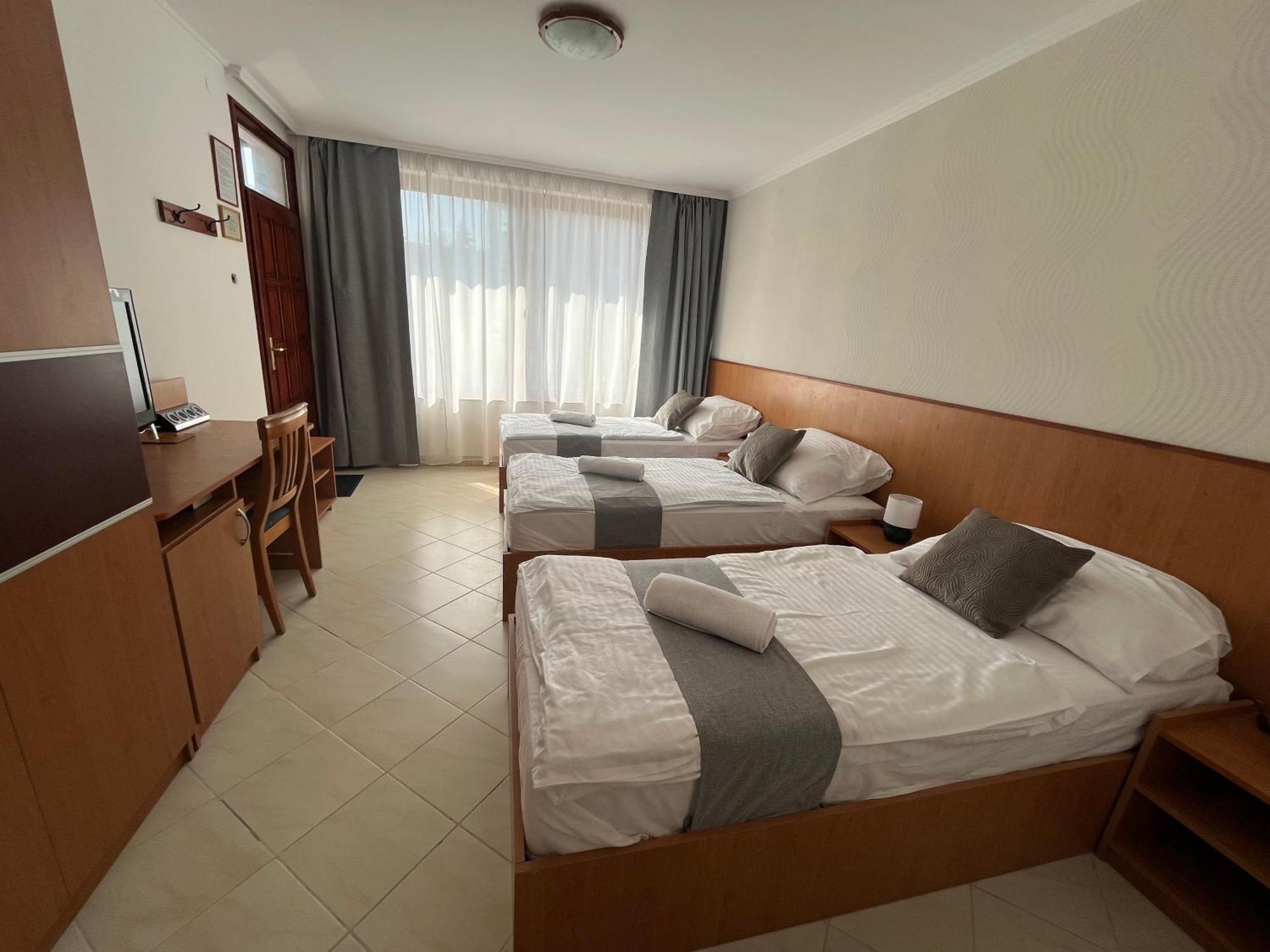 Hegyalja Fogado Bed & Breakfast Sarospatak Exterior photo