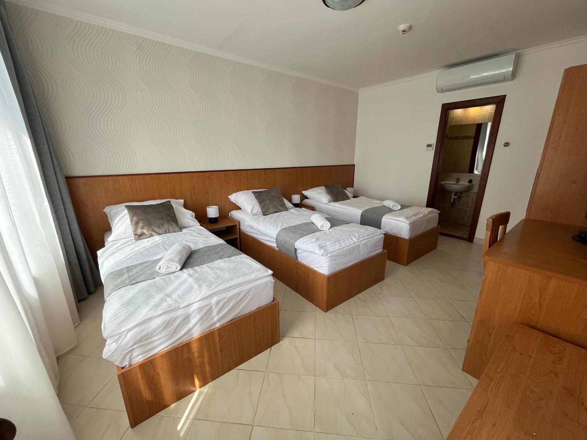 Hegyalja Fogado Bed & Breakfast Sarospatak Exterior photo