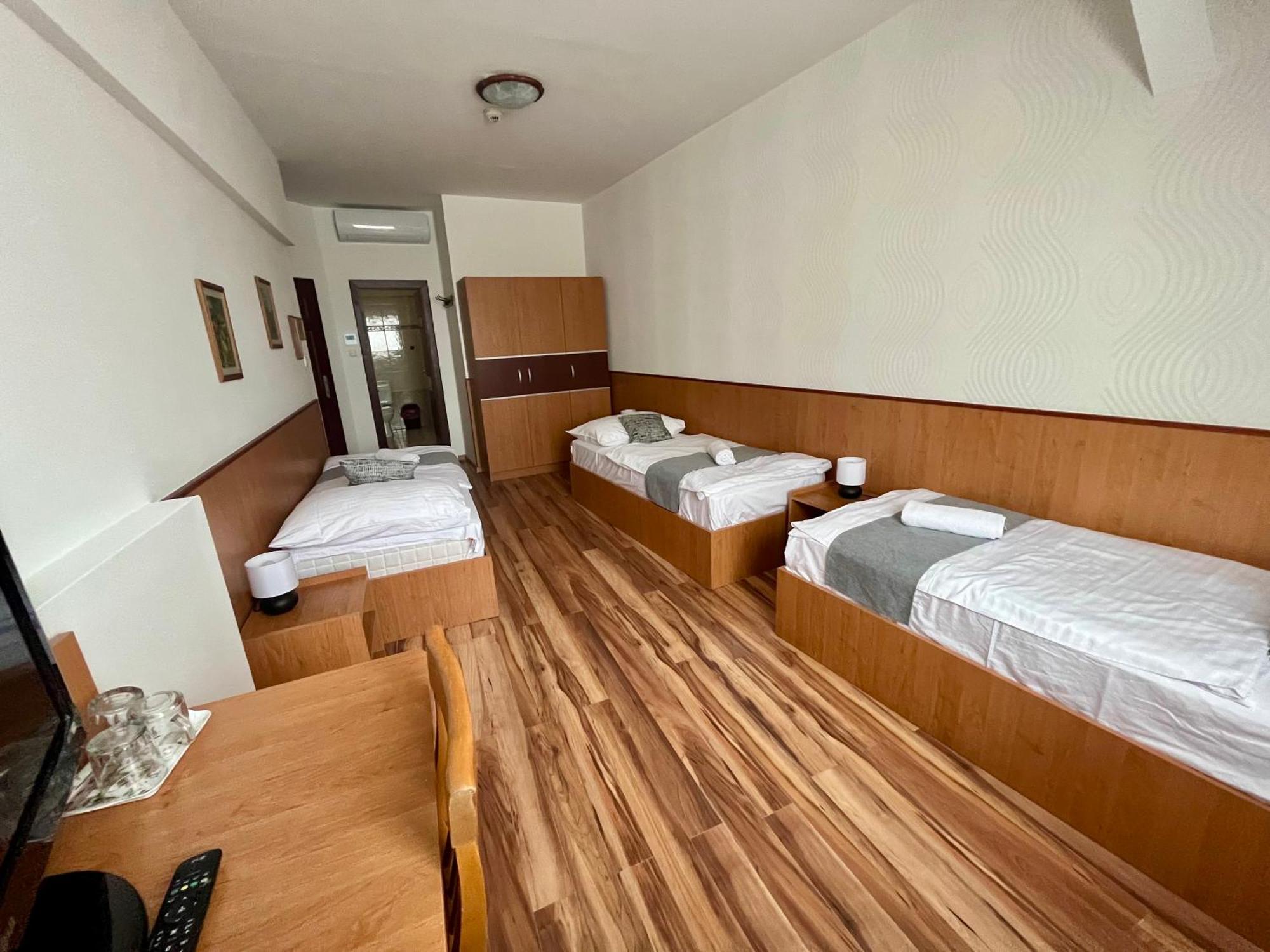 Hegyalja Fogado Bed & Breakfast Sarospatak Exterior photo